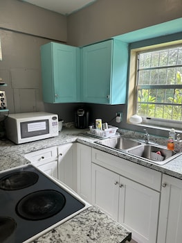 miami vibes hostel like shared room