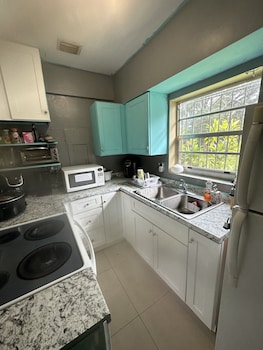 miami vibes hostel like shared room