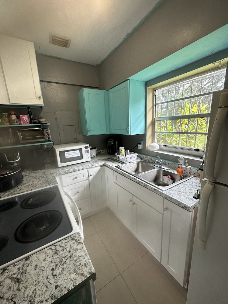 miami vibes hostel like shared room