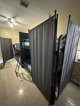 miami vibes hostel like shared room