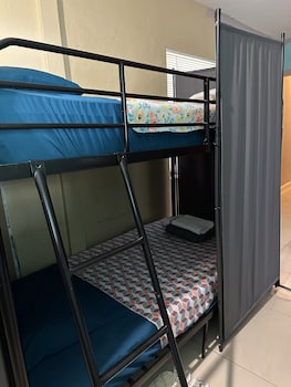 miami vibes hostel like shared room