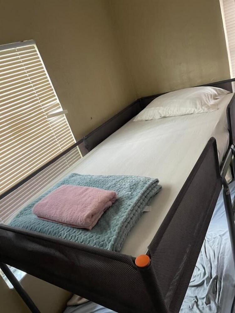 miami vibes hostel like shared room