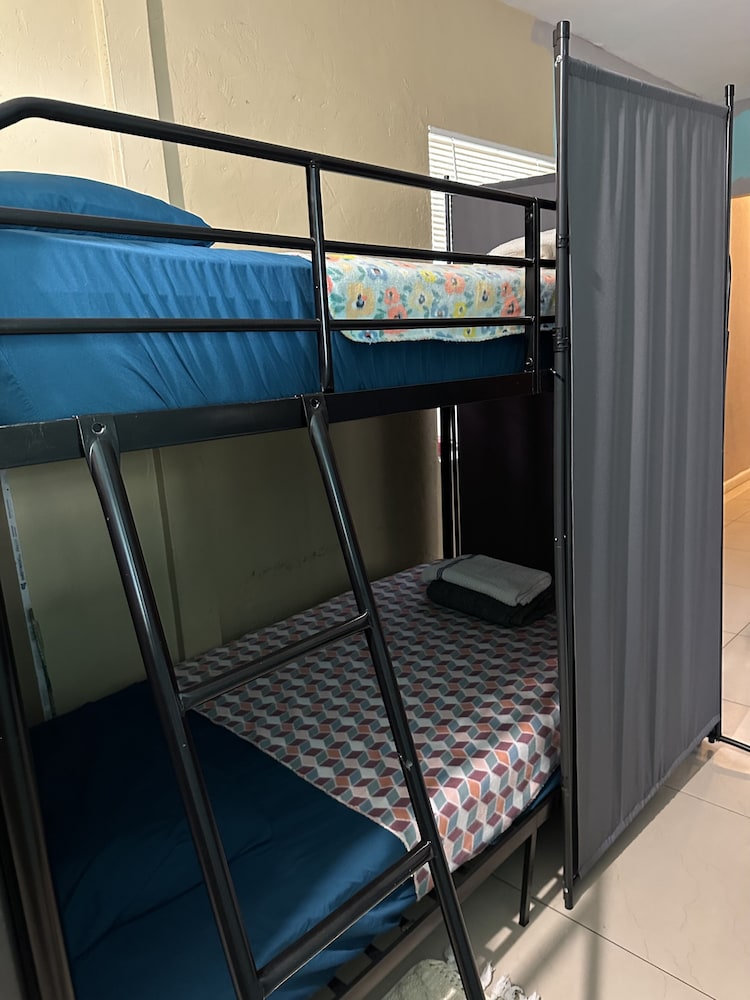 miami vibes hostel like shared room