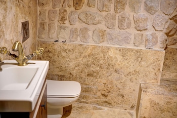 saliche cappadocia cave suites