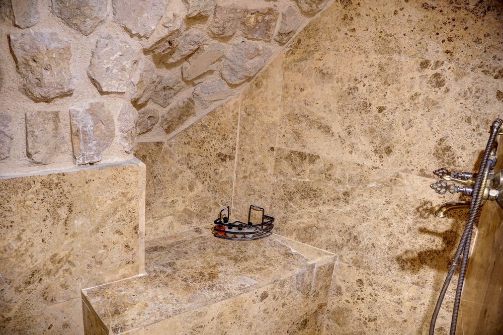 saliche cappadocia cave suites