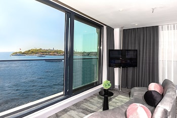 pera bosphorus hotel