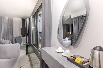 pera bosphorus hotel