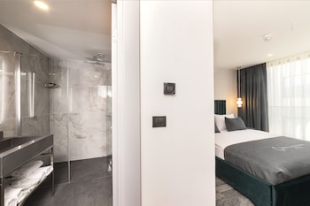 pera bosphorus hotel