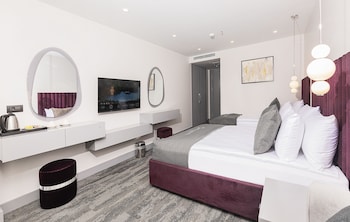 pera bosphorus hotel