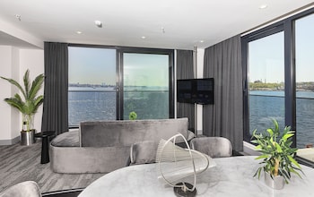 pera bosphorus hotel