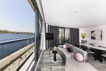 pera bosphorus hotel
