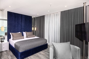 pera bosphorus hotel