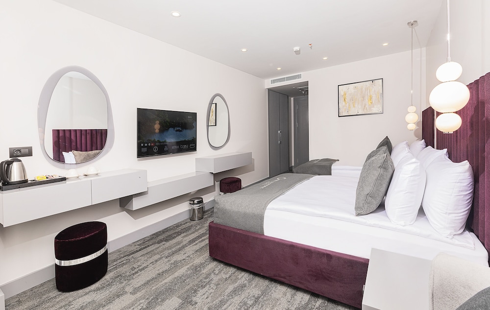 pera bosphorus hotel
