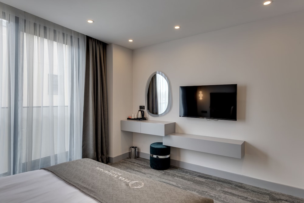 pera bosphorus hotel