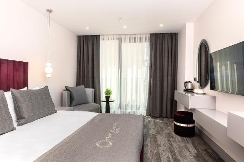 pera bosphorus hotel