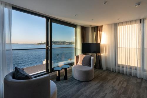 pera bosphorus hotel