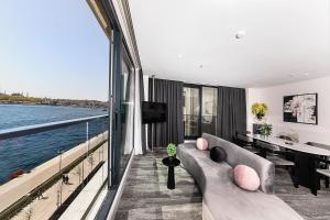 pera bosphorus hotel
