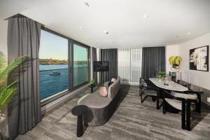 pera bosphorus hotel