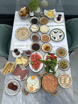 pera bosphorus hotel