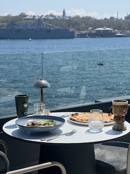 pera bosphorus hotel