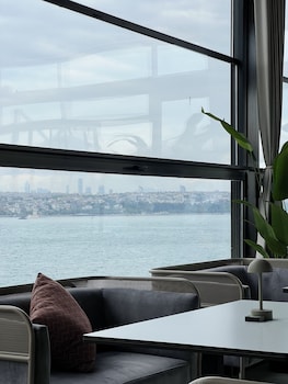 pera bosphorus hotel