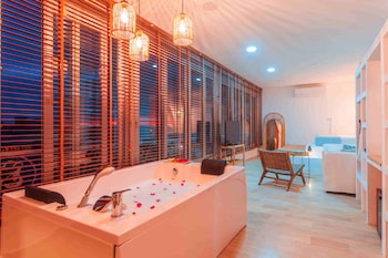 mare marin boutique hotel