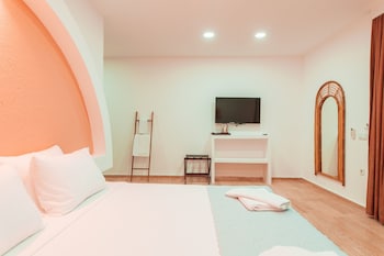 mare marin boutique hotel