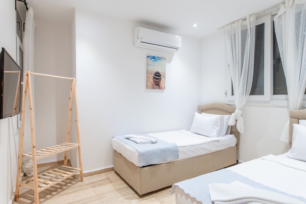 mare marin boutique hotel