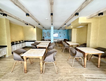 zeyt inn hotel