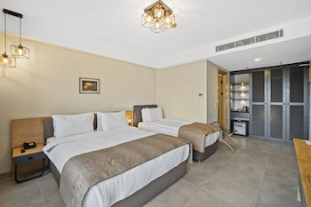 zeyt inn hotel