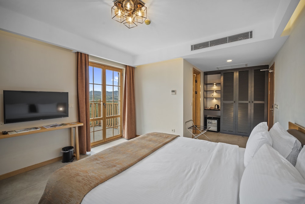 zeyt inn hotel
