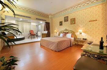 holland village motel hua pin