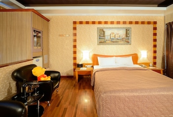 holland village motel hua pin