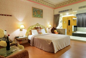 holland village motel hua pin