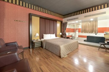 holland village motel hua pin