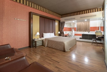 holland village motel hua pin