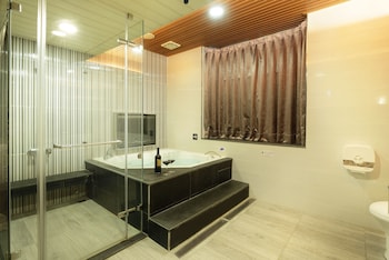 holland village motel hua pin