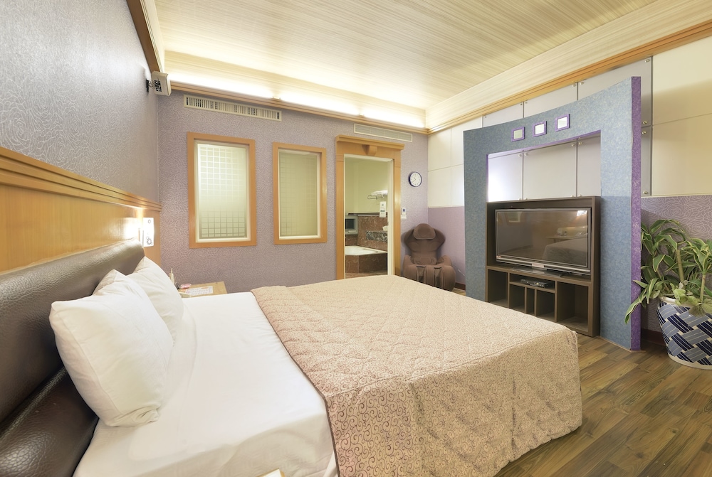 holland village motel hua pin