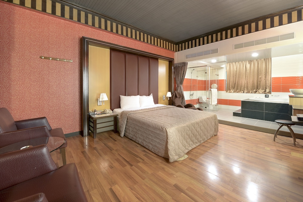 holland village motel hua pin