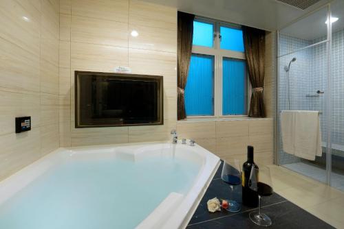 holland village motel hua pin