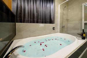 holland village motel hua pin