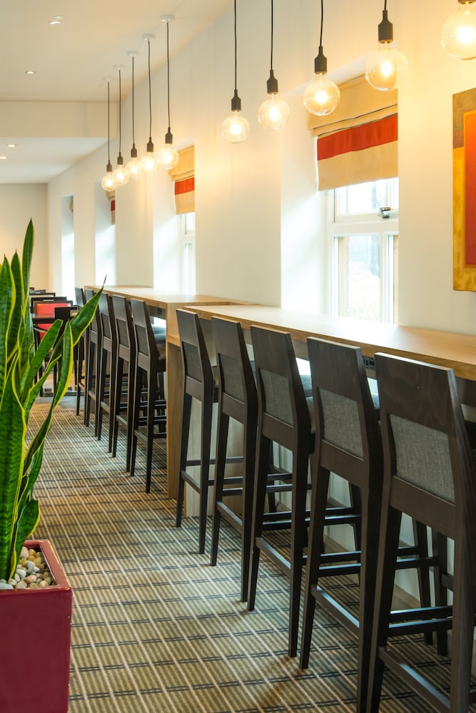 holiday inn express bristol filton by ihg