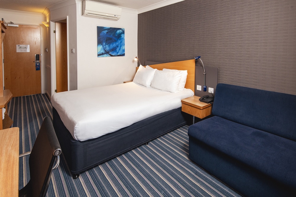 holiday inn express bristol filton by ihg