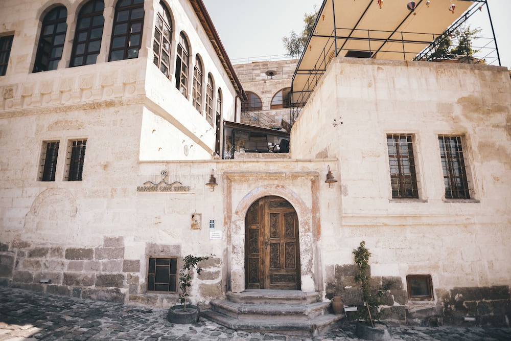 kapalos cave suites