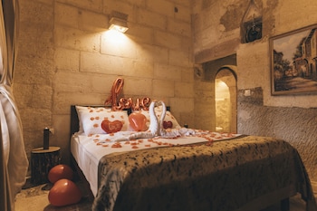 kapalos cave suites