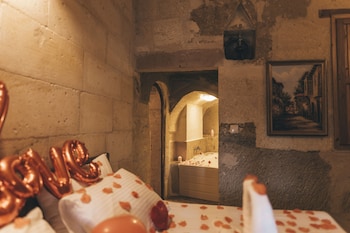 kapalos cave suites
