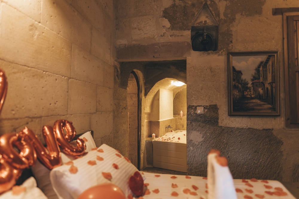 kapalos cave suites