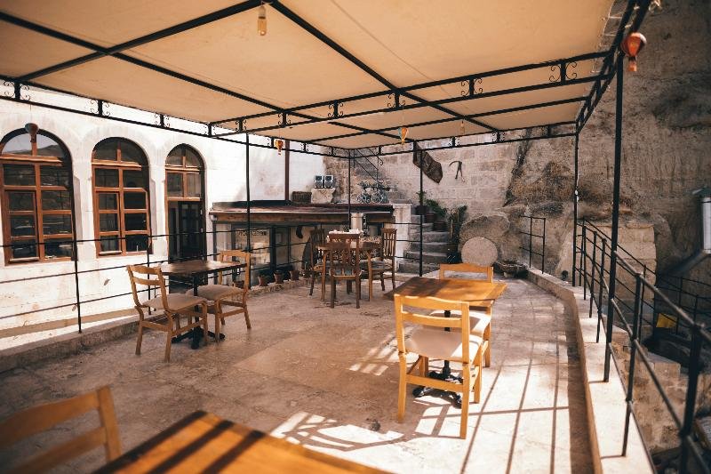 Kapalos Cave Suites,,1 star