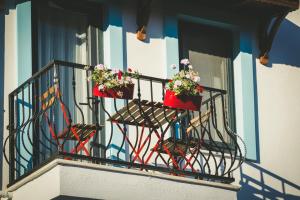 thomas suites datca