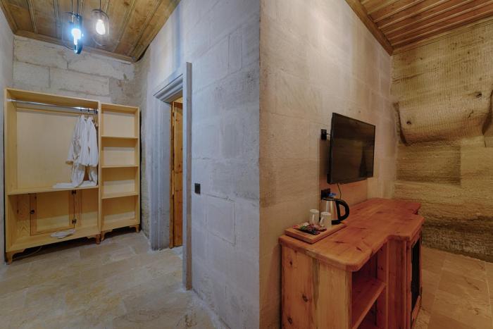 concept cave suites